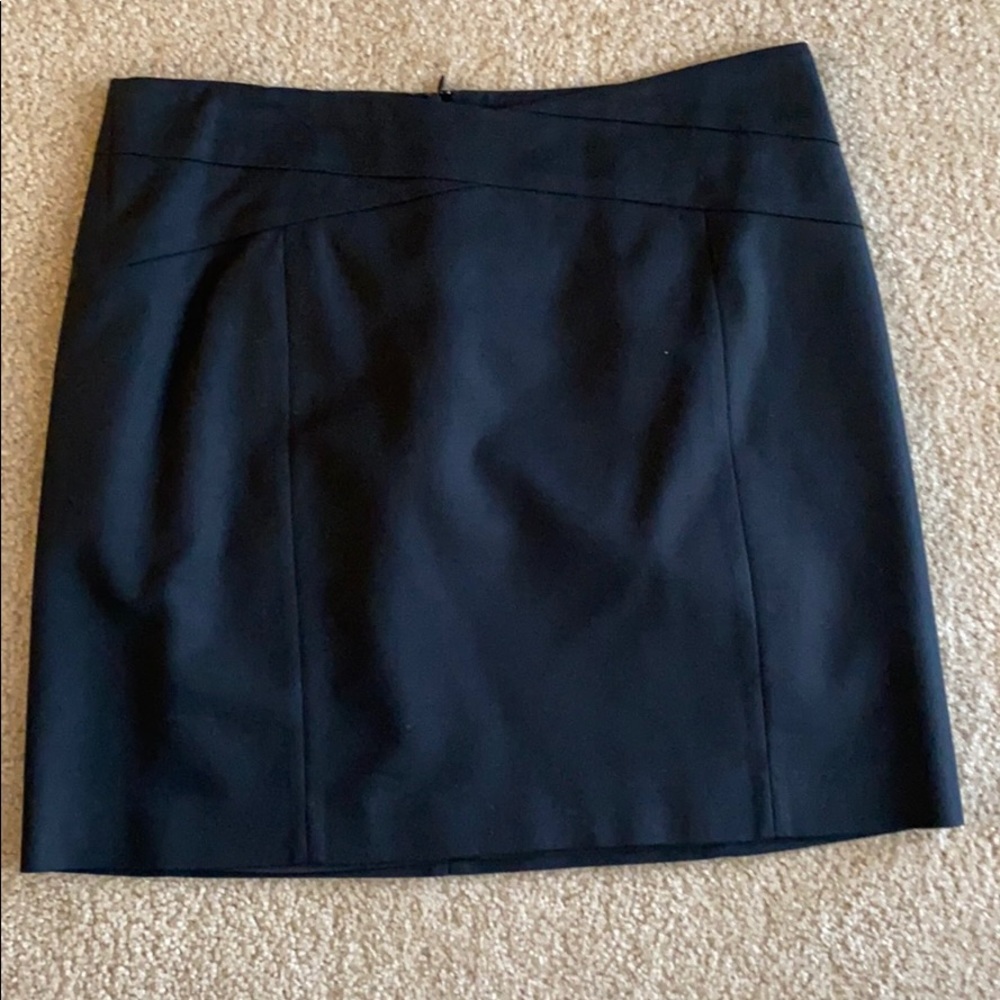 Black Women’s Banana Republic size 12 mini skirt